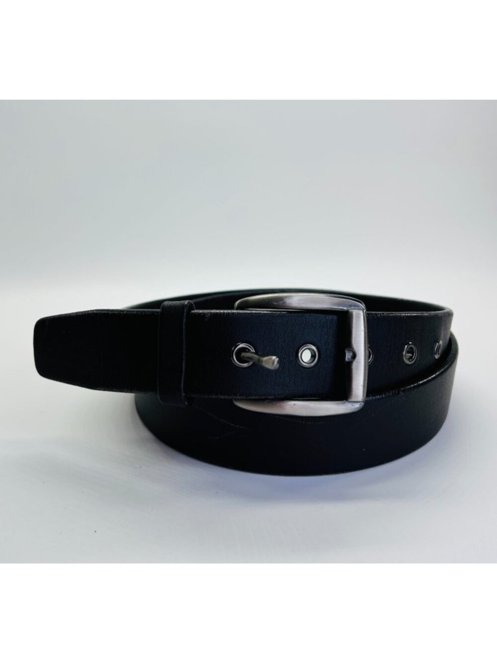 RoundTree & Yorke Black Leather Belt W/ Silver Tone Buckle Size 40 Everyday